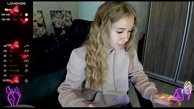 Snapshot of _NigoNika chatting on 10-13-25, 10:48 NigoNika online show from 10-13-25, 10:48