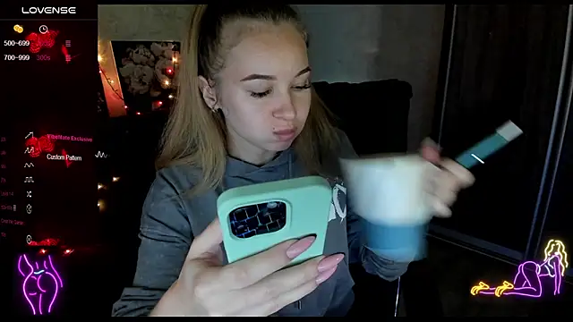 Snapshot of _NigoNika chatting on 10-31-25, 01:45 NigoNika online show from 10-31-25, 01:45