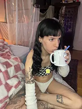 giuli zerozero online show from 10-28-25, 02:09