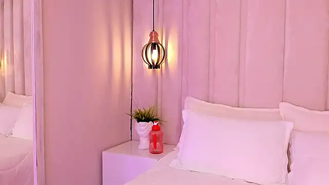 Snapshot of bonniekim_ chatting on 02-20-25, 03:52 bonniekim online show from 02-20-25, 03:52