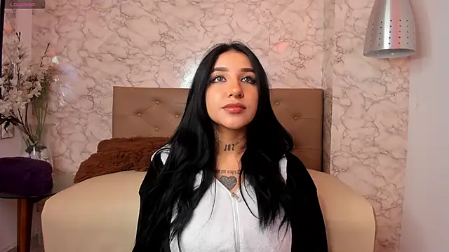 Snapshot of Leiaa_ chatting on 12-15-24, 12:18 Leiaa online show from 12-15-24, 12:18