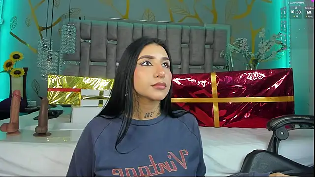 Snapshot of Leiaa_ chatting on 12-19-24, 05:40 Leiaa online show from 12-19-24, 05:40