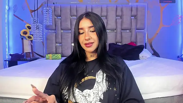 Snapshot of Leiaa_ chatting on 01-04-25, 11:59 Leiaa online show from 01-04-25, 11:59