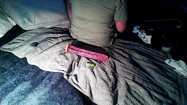 Snapshot of Jacknjimmyjohn chatting on 12-15-25, 12:20 Jacknjimmyjohn online show from 12-15-25, 12:20