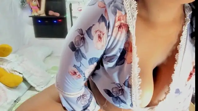 Snapshot of 2020vanessapalecia chatting on 12-14-24, 09:45 2020vanessapalecia online show from 12-14-24, 09:45