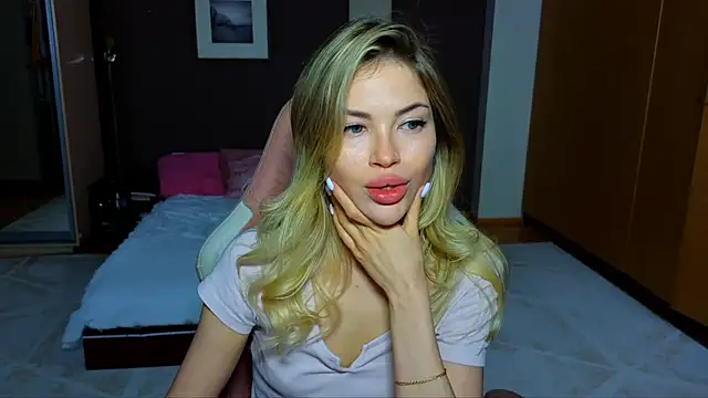 EmmyMills online show from 02-14-25, 09:43