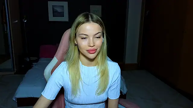 EmmyMills online show from 02-16-25, 10:21