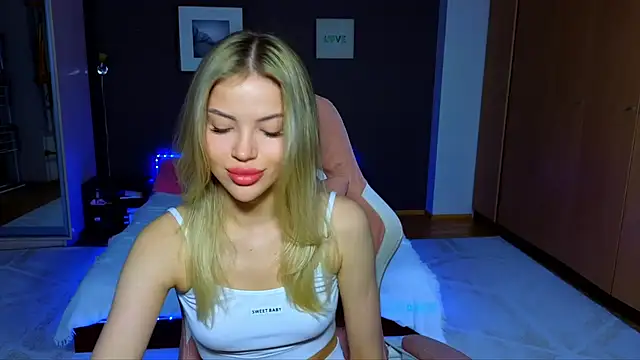 EmmyMills online show from 03-08-25, 10:02