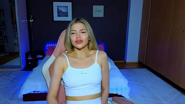 EmmyMills online show from 03-09-25, 04:05