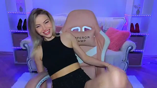 EmmyMills online show from 10-17-25, 09:06