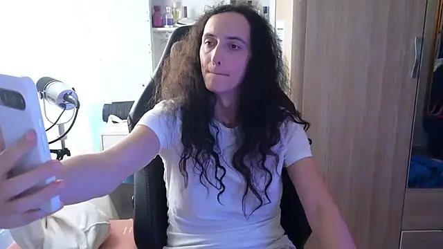 MemiKouki online show from 09-28-25, 02:11