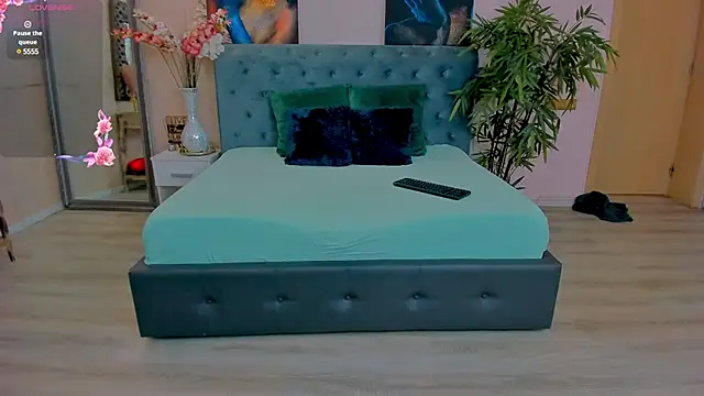 MichelleReys online show from 02-12-25, 03:18