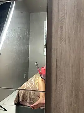 MaryAlbuquerque online show from 12-21-25, 03:57