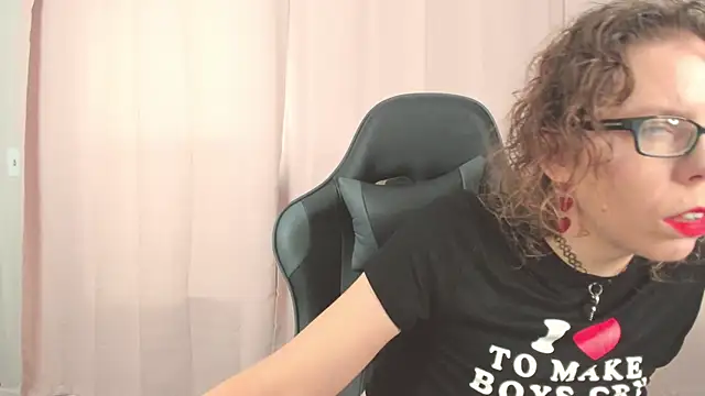 Snapshot of SaraDesirexo chatting on 09-30-25, 01:27 SaraDesirexo online show from 09-30-25, 01:27