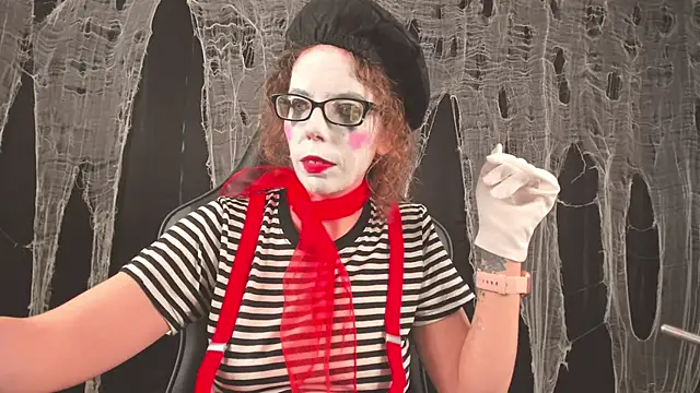 Snapshot of SaraDesirexo chatting on 10-14-25, 12:50 SaraDesirexo online show from 10-14-25, 12:50