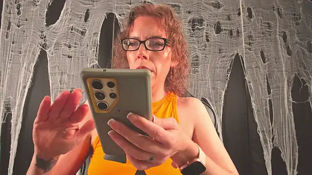 Snapshot of SaraDesirexo chatting on 10-28-25, 12:19 SaraDesirexo online show from 10-28-25, 12:19