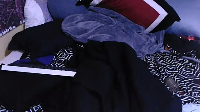 Snapshot of Mic_Oxinner chatting on 02-22-26, 04:35 Mic Oxinner online show from 02-22-26, 04:35