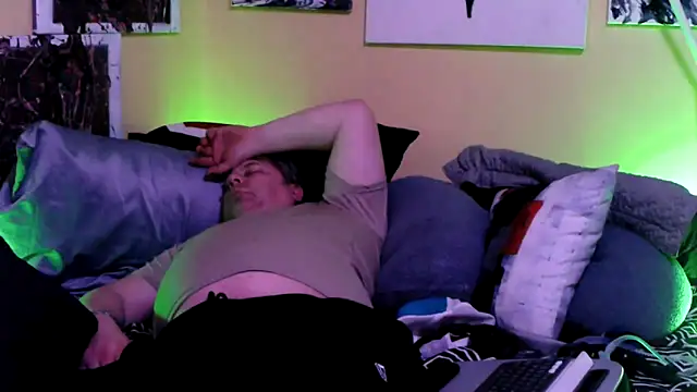 Snapshot of Mic_Oxinner chatting on 02-25-26, 11:14 Mic Oxinner online show from 02-25-26, 11:14