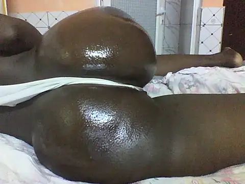 Snapshot of Lovely-edday2 chatting on 12-17-25, 02:17 Lovely-edday2 online show from 12-17-25, 02:17