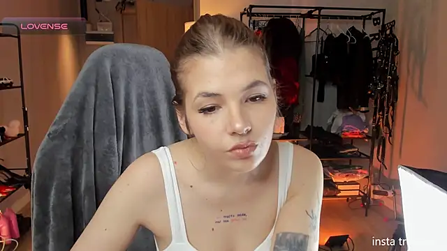 AnnaTrueno online show from 10-03-25, 06:05