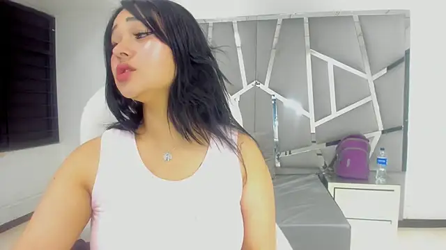 Snapshot of Catherinee69_x chatting on 01-11-25, 02:30 Catherinee69 x online show from 01-11-25, 02:30