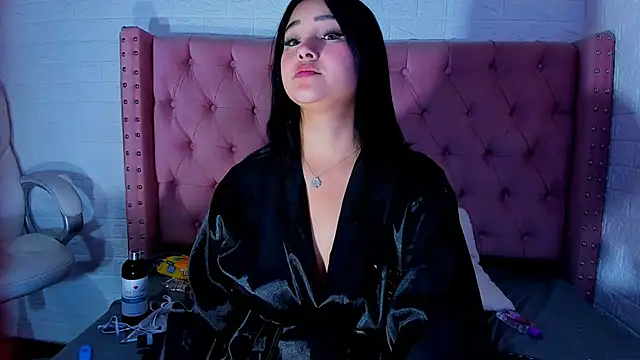 Snapshot of Catherinee69_x chatting on 01-14-25, 09:35 Catherinee69 x online show from 01-14-25, 09:35