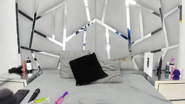 Snapshot of Catherinee69_x chatting on 03-10-25, 08:26 Catherinee69 x online show from 03-10-25, 08:26