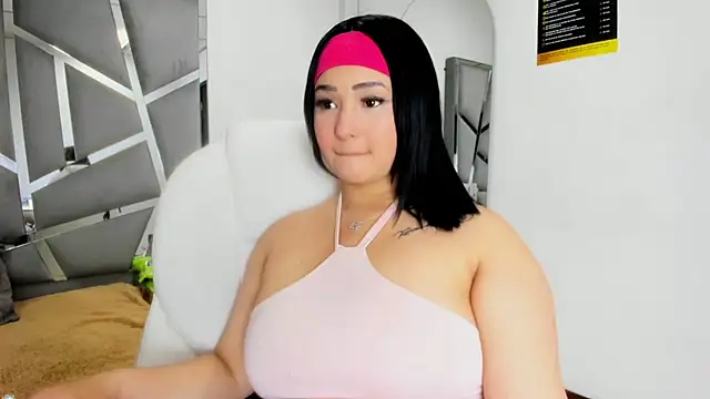 Snapshot of Catherinee69_x chatting on 09-22-25, 04:03 Catherinee69 x online show from 09-22-25, 04:03