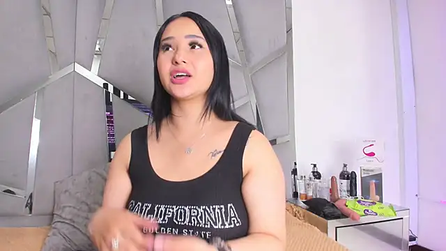 Snapshot of Catherinee69_x chatting on 09-28-25, 03:23 Catherinee69 x online show from 09-28-25, 03:23