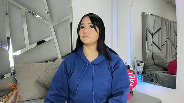 Snapshot of Catherinee69_x chatting on 10-10-25, 03:27 Catherinee69 x online show from 10-10-25, 03:27