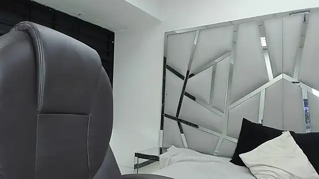 Snapshot of Catherinee69_x chatting on 02-17-26, 03:25 Catherinee69 x online show from 02-17-26, 03:25