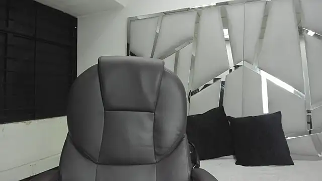 Snapshot of Catherinee69_x chatting on 02-23-26, 03:37 Catherinee69 x online show from 02-23-26, 03:37