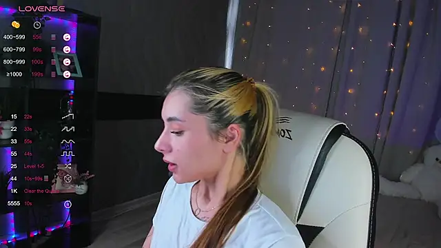 DarlaLike online show from 03-23-25, 06:58