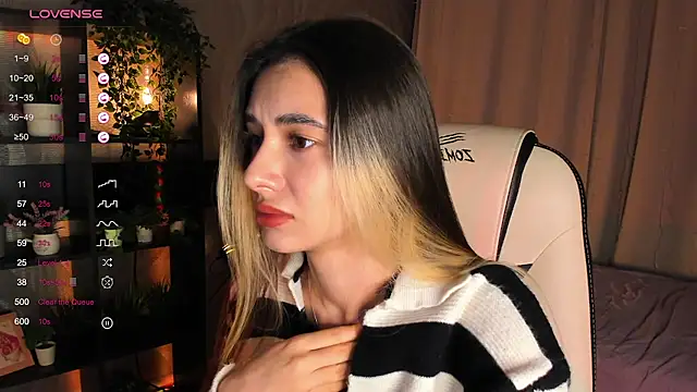 DarlaLike online show from 11-20-25, 03:39