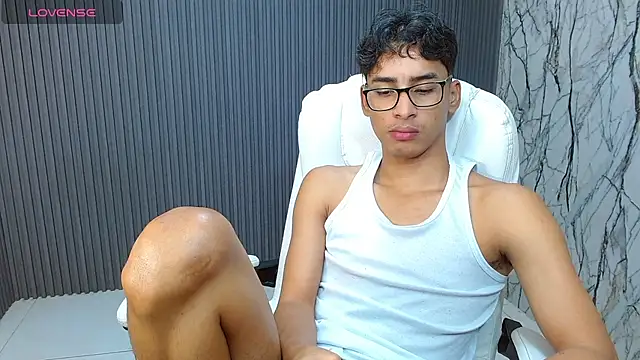 Snapshot of allens_joe chatting on 09-22-25, 02:02 allens joe online show from 09-22-25, 02:02