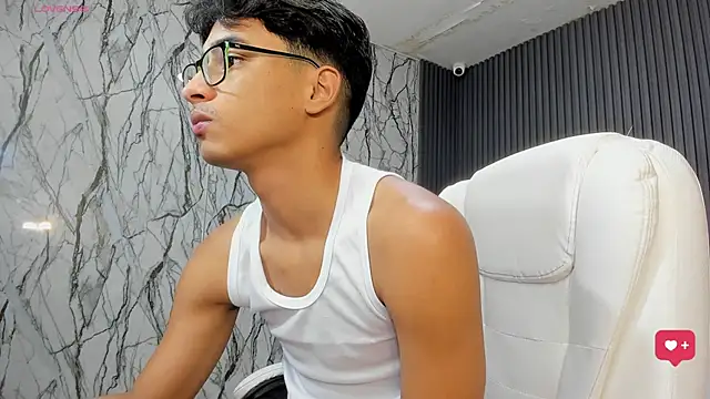 Snapshot of allens_joe chatting on 09-24-25, 02:48 allens joe online show from 09-24-25, 02:48