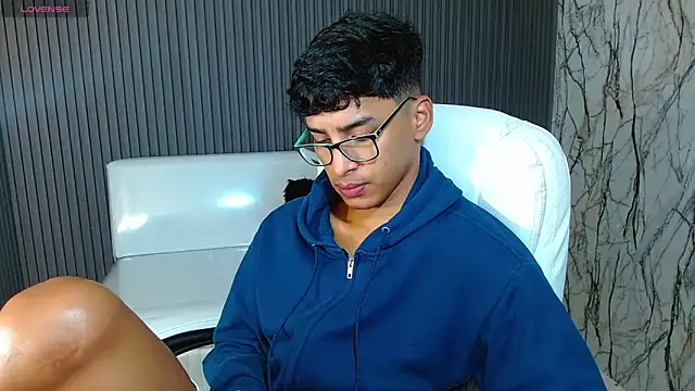 Snapshot of allens_joe chatting on 10-02-25, 04:14 allens joe online show from 10-02-25, 04:14