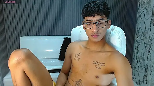 Snapshot of allens_joe chatting on 10-18-25, 02:14 allens joe online show from 10-18-25, 02:14