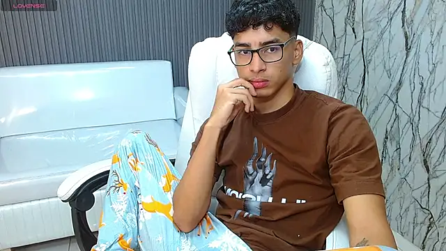 Snapshot of allens_joe chatting on 10-21-25, 04:24 allens joe online show from 10-21-25, 04:24