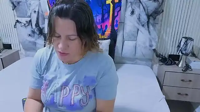 Snapshot of charlotte__G chatting on 10-24-25, 11:17 charlotte G online show from 10-24-25, 11:17