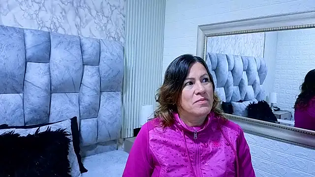 Snapshot of charlotte__G chatting on 11-04-25, 11:42 charlotte G online show from 11-04-25, 11:42