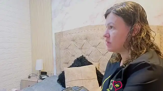 Snapshot of charlotte__G chatting on 11-07-25, 11:21 charlotte G online show from 11-07-25, 11:21