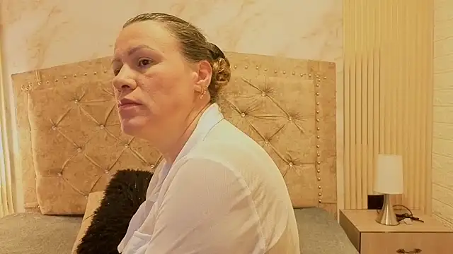 Snapshot of charlotte__G chatting on 11-08-25, 11:32 charlotte G online show from 11-08-25, 11:32