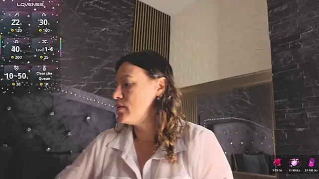 charlotte  G online show from 12-20-25, 10:11