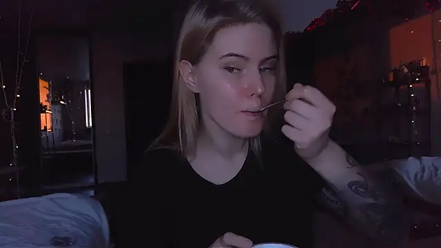 VoluptuousDreams online show from 01-04-25, 12:49