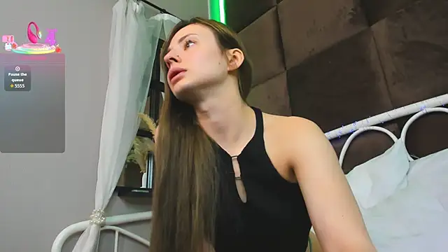 PollyMillees online show from 06-24-26, 01:43