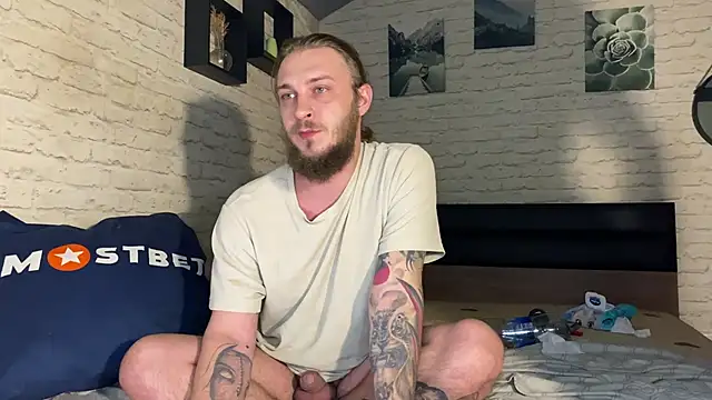 Snapshot of leesmoke chatting on 02-13-25, 10:23 leesmoke online show from 02-13-25, 10:23