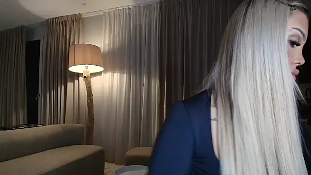 Snapshot of shayblonde chatting on 01-14-26, 08:03 shayblonde online show from 01-14-26, 08:03