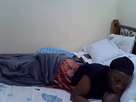 Sweet Bear online show from 10-06-25, 12:41