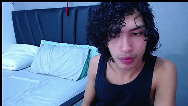 Snapshot of Tayronx33 chatting on 11-03-25, 05:47 Tayronx33 online show from 11-03-25, 05:47